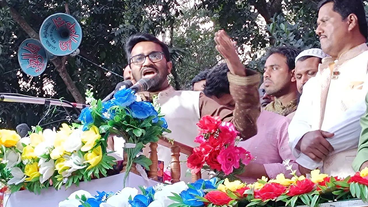 কিশোরগঞ্জের পাকুন্দিয়ায় গণসমাবেশে বক্তব্য দেন রাশেদ খান। ছবি : কালবেলা