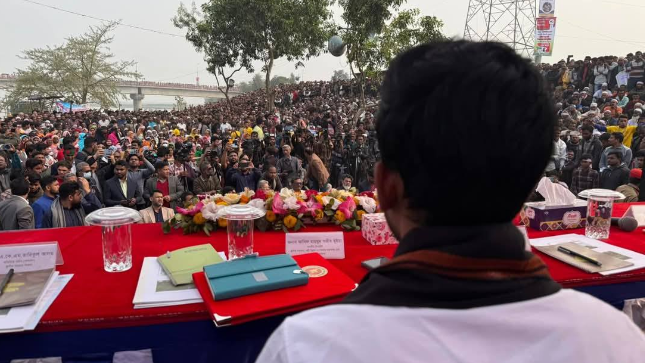 তিস্তা গণশুনানিতে কথা বলছেন যুব ও ক্রীড়া মন্ত্রণালয়ের উপদেষ্টা আসিফ মাহমুদ। ছবি : সংগৃহীত