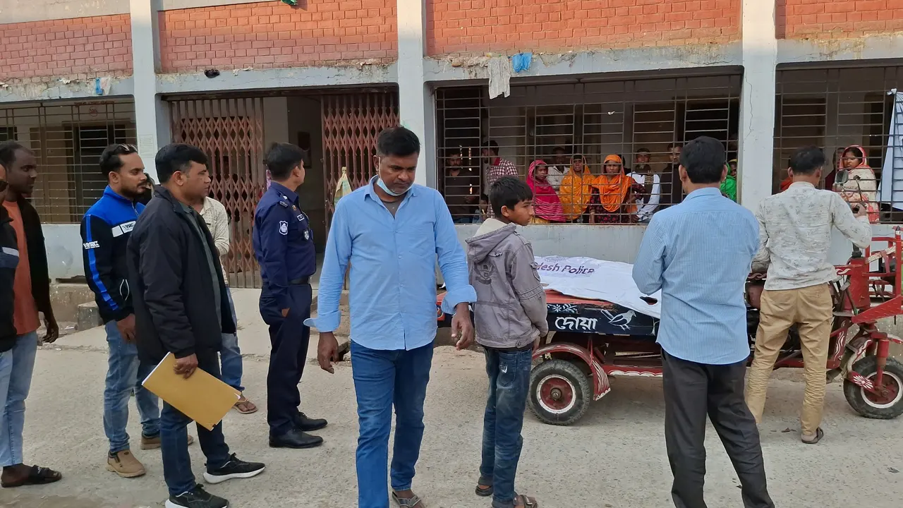 নিহতের মরদেহ উদ্ধার করে ময়নাতদন্তের পর পরিবারের কাছে হস্তান্তর করেছে পুলিশ। ছবি : কালবেলা
