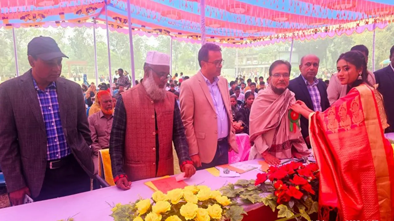 ইকুরিয়া উচ্চ বিদ্যালয়ের বার্ষিক ক্রীড়া, সাংস্কৃতিক ও পুরস্কার বিতরণী অনুষ্ঠান। ছবি : কালবেলা