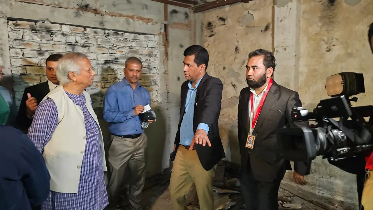 আয়নাঘর পরিদর্শনে প্রধান উপদেষ্টা