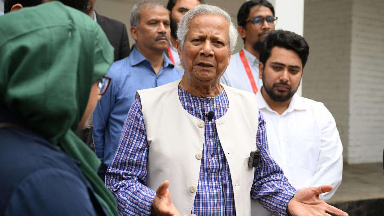 আয়নাঘর পরিদর্শন শেষে সংবাদ সম্মেলনে প্রধান উপদেষ্টা ড. ইউনূস। ছবি : কালবেলা
