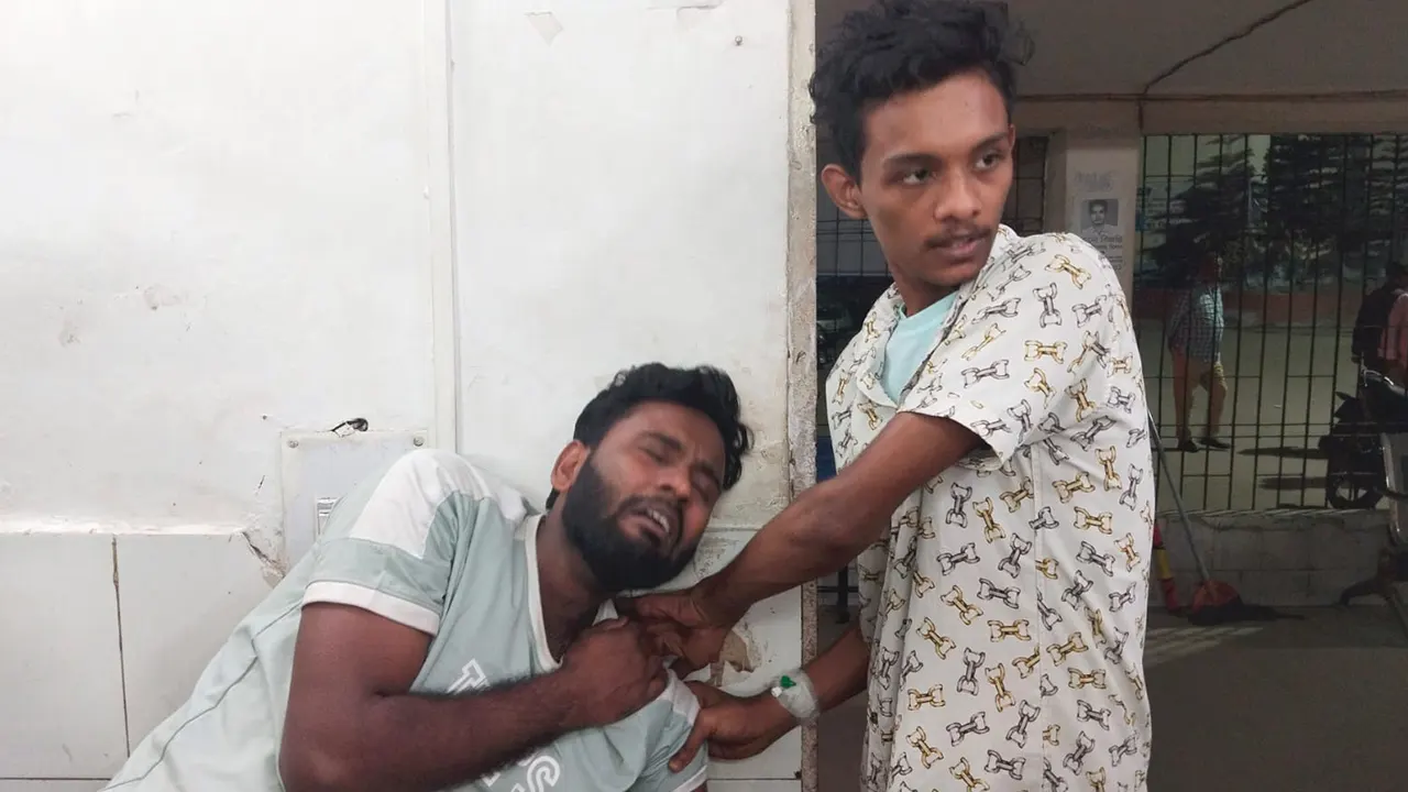 টঙ্গীতে সালিশে যুবদল নেতার হামলার ঘটনায় আহতদের একজন হাসপাতালে। ছবি : কালবেলা