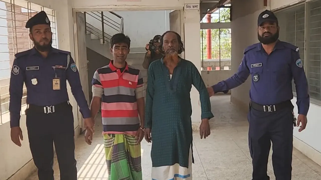 ব্রাহ্মণবাড়িয়ার আদালত প্রাঙ্গণে মৃত্যুদণ্ডপ্রাপ্ত আসামিরা। ছবি : কালবেলা