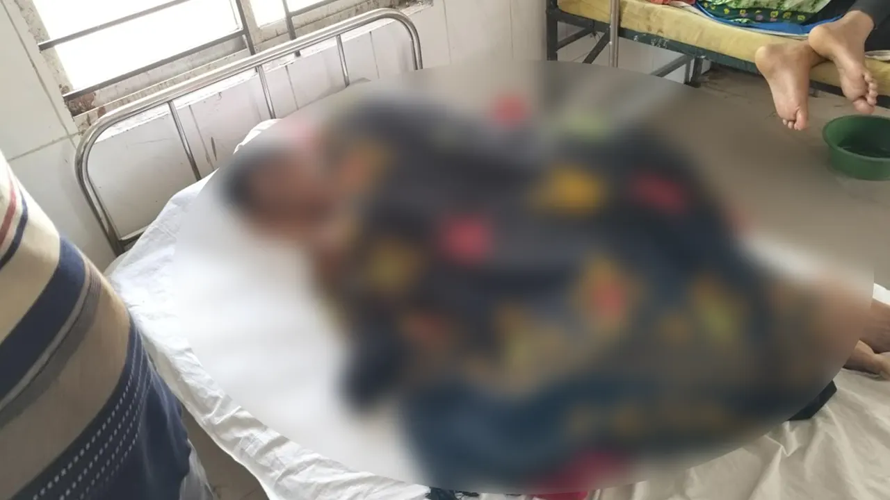 গাইবান্ধার সাদুল্লাপুরে বিএনপির কমিটি গঠন নিয়ে সংঘর্ষে আহত একজন হাসপাতালে। ছবি : কালবেলা