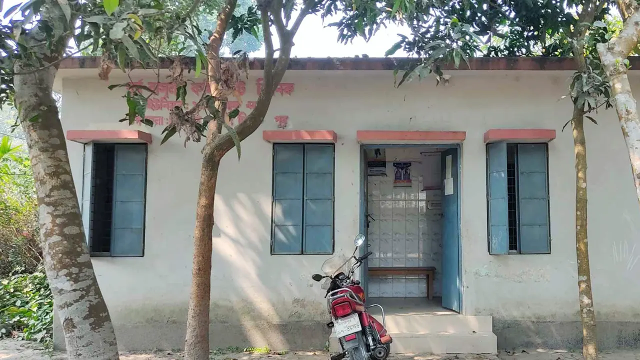 পূর্ব বাসুলী কমিউনিটি ক্লিনিক। ছবি : কালবেলা