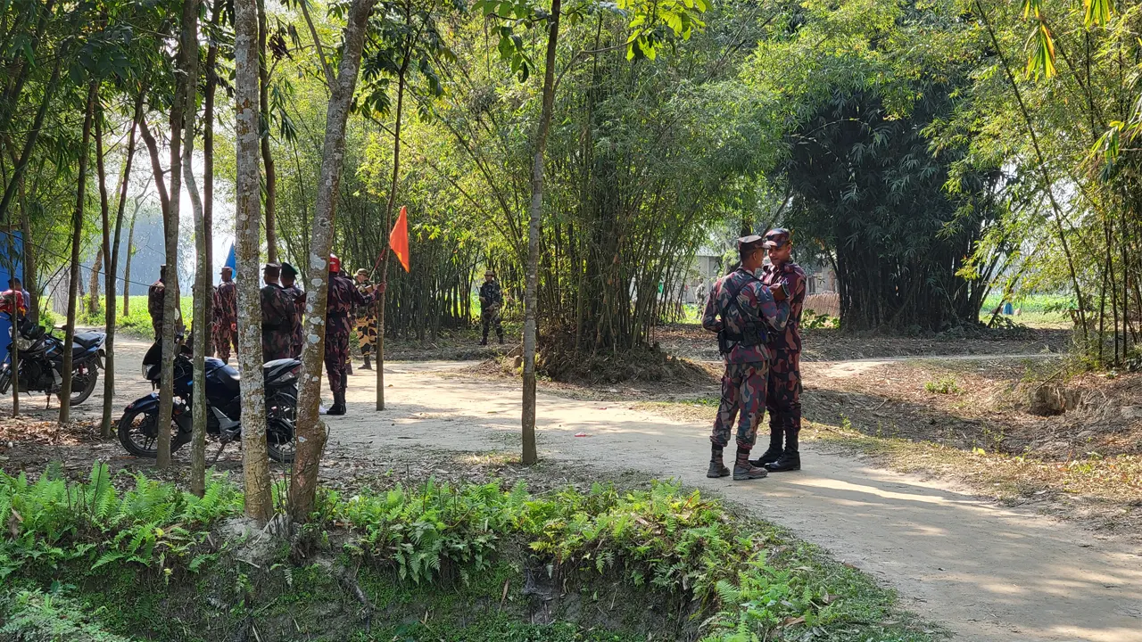 পাঁচ কৃষককে পেটানোর ঘটনায় পতাকা বৈঠকে কড়া প্রতিবাদ জানিয়ে বিজিবি। ছবি : কালবেলা