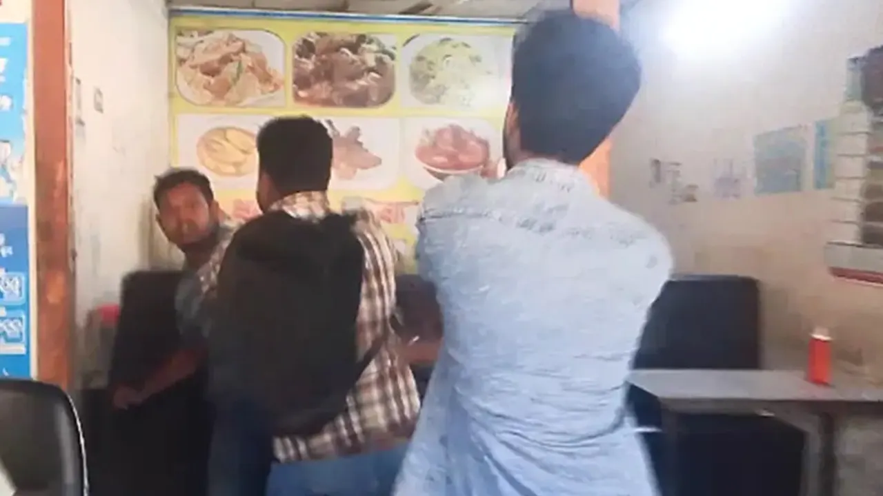 ভিডিও ফুটেজ থেকে নেওয়া সংঘর্ষ। ছবি : সংগৃহীত
