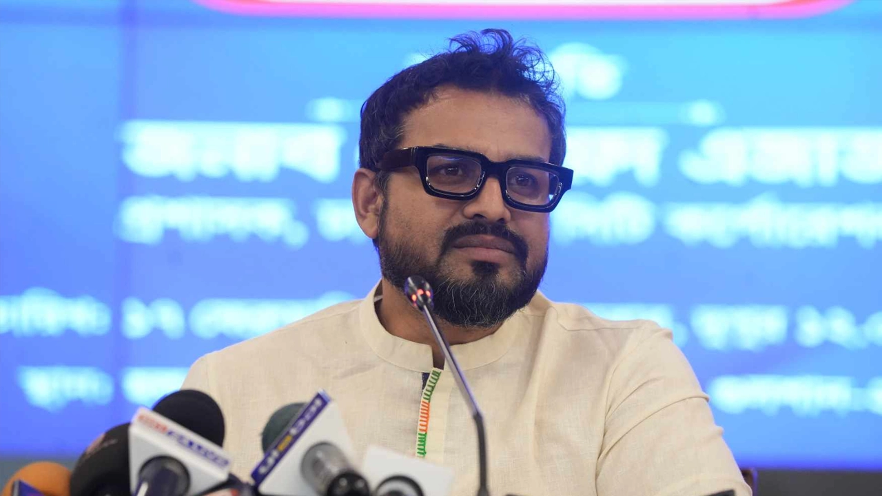 ডিএনসিসির নগর ভবনে মতবিনিময় সভায় কথা বলেন ডিএনসিসির নবনিযুক্ত প্রশাসক মোহাম্মদ এজাজ। ছবি : কালবেলা