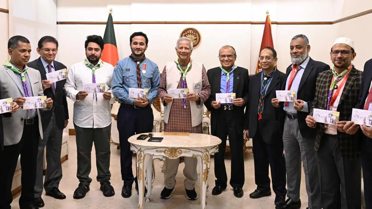 স্মারক ডাকটিকিট অবমুক্ত করলেন প্রধান উপদেষ্টা ড. মুহাম্মদ ইউনূস। ছবি : সংগৃহীত