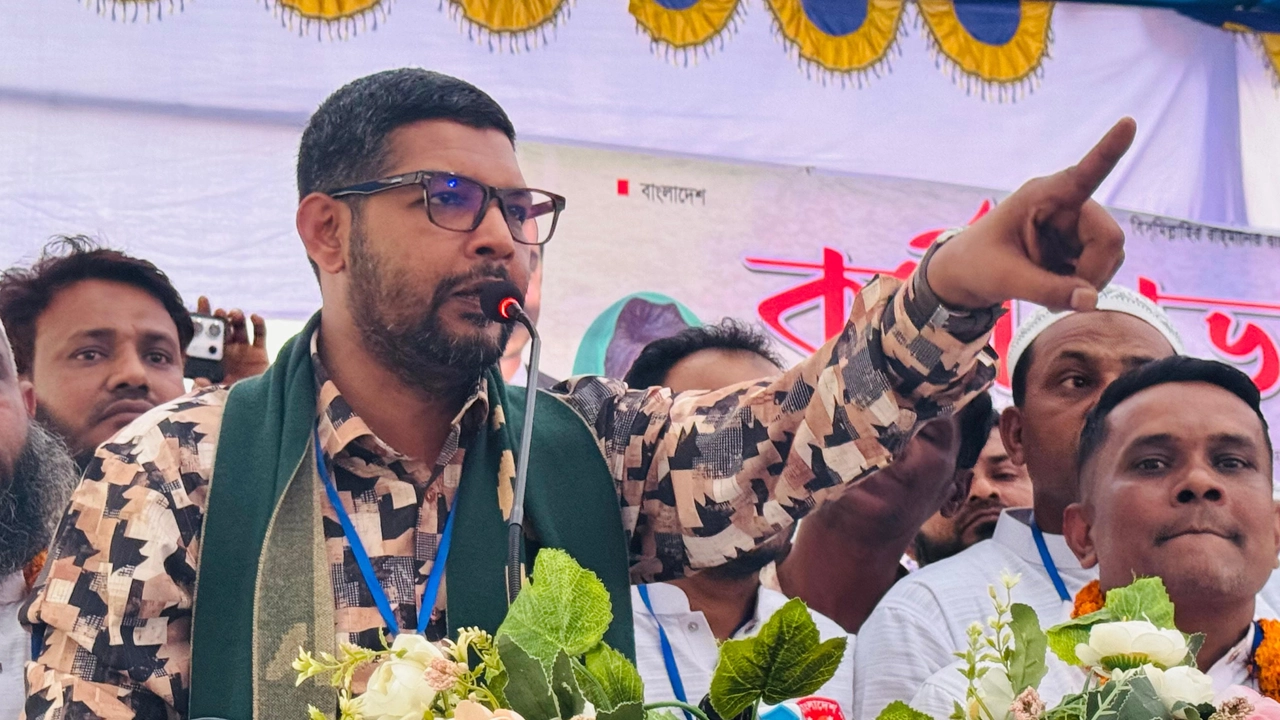 ঢাকার বাড্ডায় আয়োজিত কর্মীসভায় বক্তব্য দেন শরীফ উদ্দিন জুয়েল। ছবি : কালবেলা