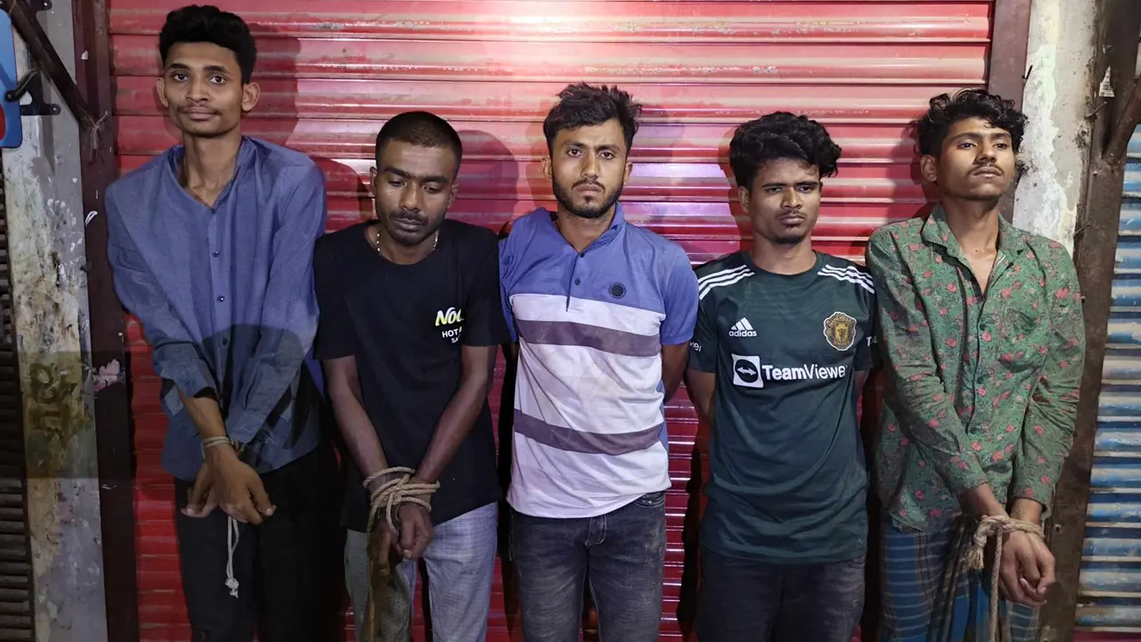 মোহাম্মদপুরে যৌথ বাহিনীর অভিযান