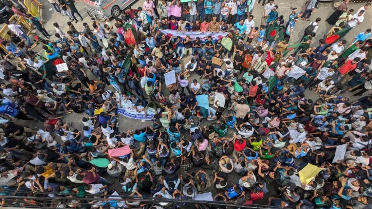 ঢাকায় আন্দোলন
