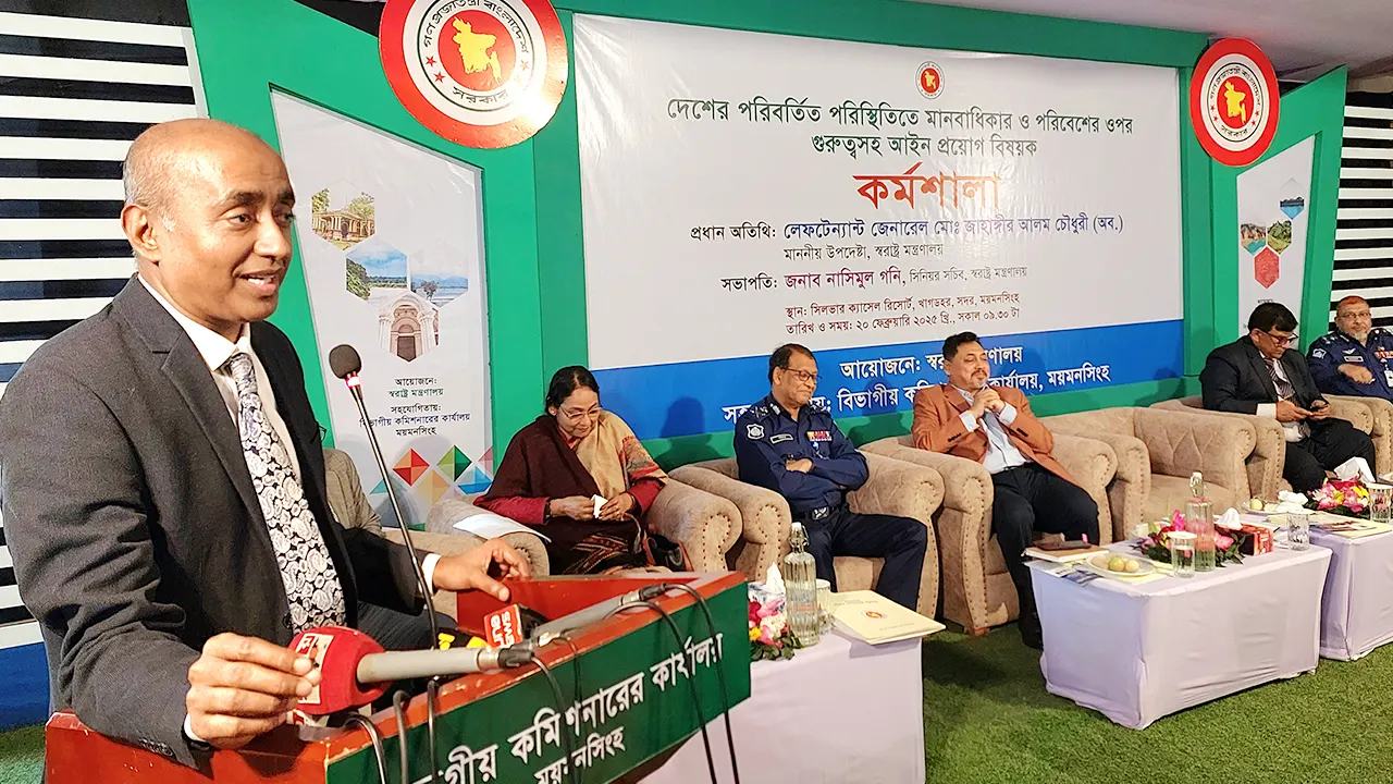 ময়মনসিংহের দিনব্যাপী কর্মশালায় বক্তব্য দেন অ্যাটর্নি জেনারেল মো. আসাদুজ্জামান। ছবি : কালবেলা