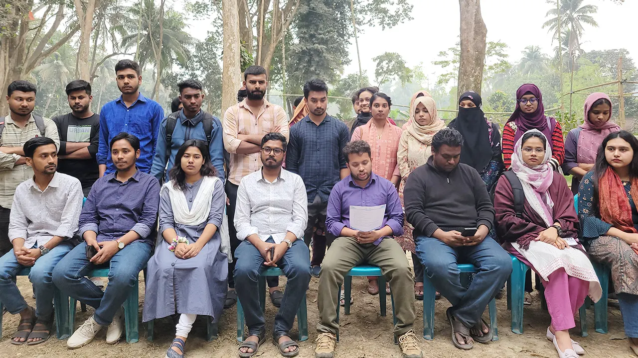 ‘আন্তর্জাতিক ছাত্র সম্মেলন ও গবেষণা মেলা-২০২৪’ উপলক্ষে সংবাদ সম্মেলন করেন রাবির আয়োজকরা। ছবি : কালবেলা
