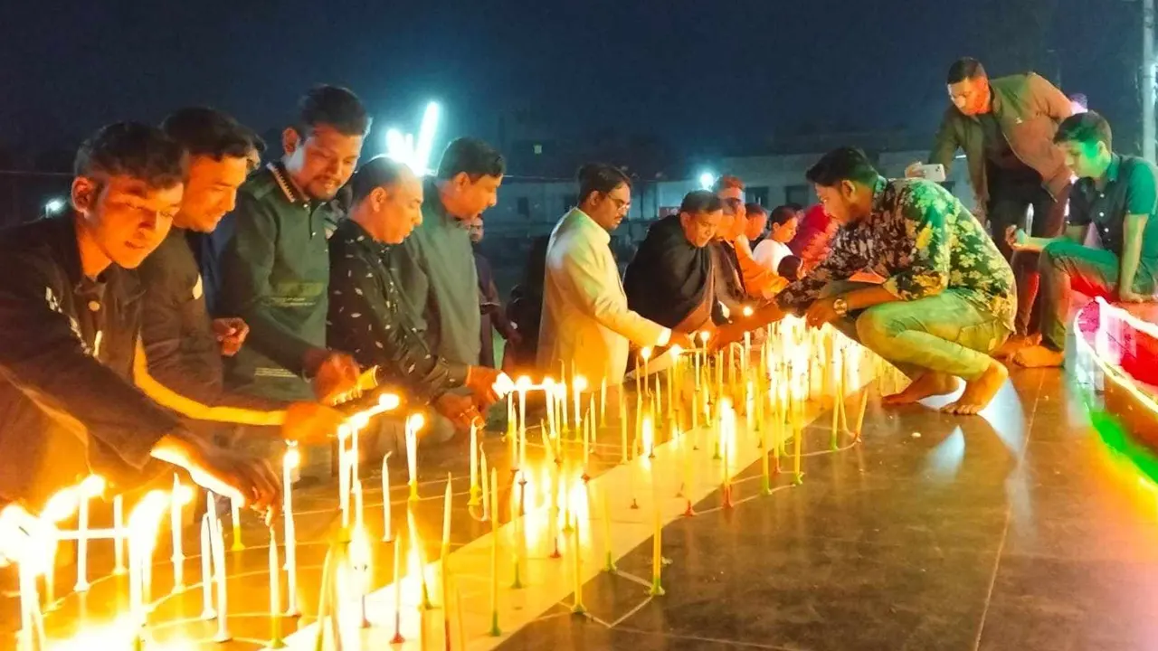ভাষা শহীদদের স্বরণে মোমবাতি প্রজ্জ্বলন। ছবি : কালবেলা