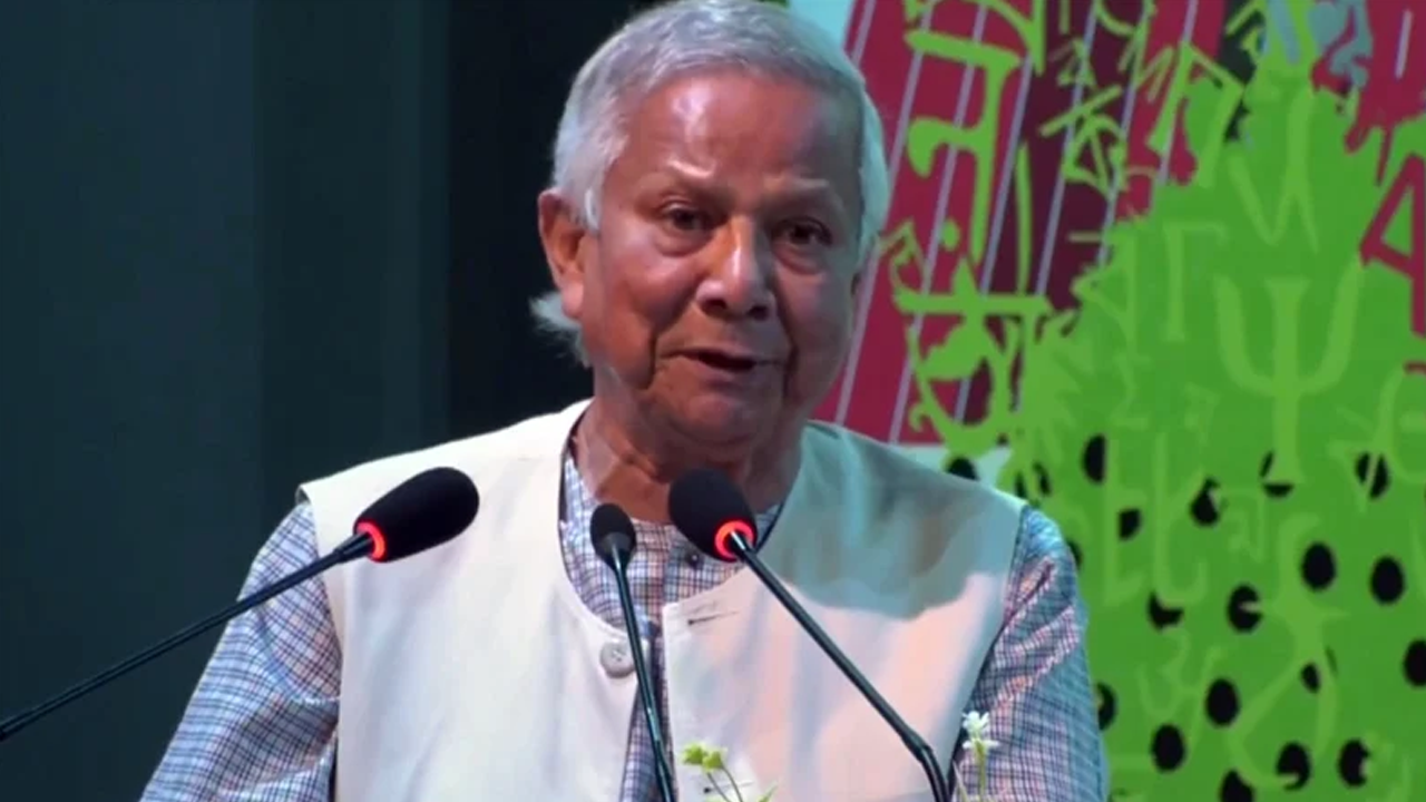 আন্তর্জাতিক মাতৃভাষা ইনস্টিটিউটে মাতৃভাষা পদক প্রদান অনুষ্ঠানে প্রধান উপদেষ্টা ড. ইউনূস। ছবি : সংগৃহীত