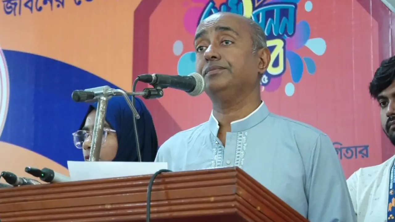 ঝিনাইদহে বিতর্ক প্রতিযোগিতা অনুষ্ঠানে অ্যাটর্নি জেনারেল মো. আসাদুজ্জামান। ছবি : কালবেলা