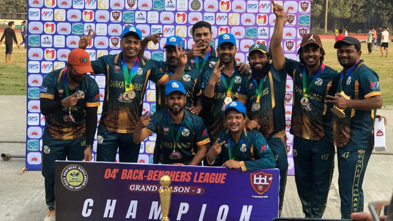 চ্যাম্পিয়ন দল ঢাকা নবাবস। ছবি : কালবেলা