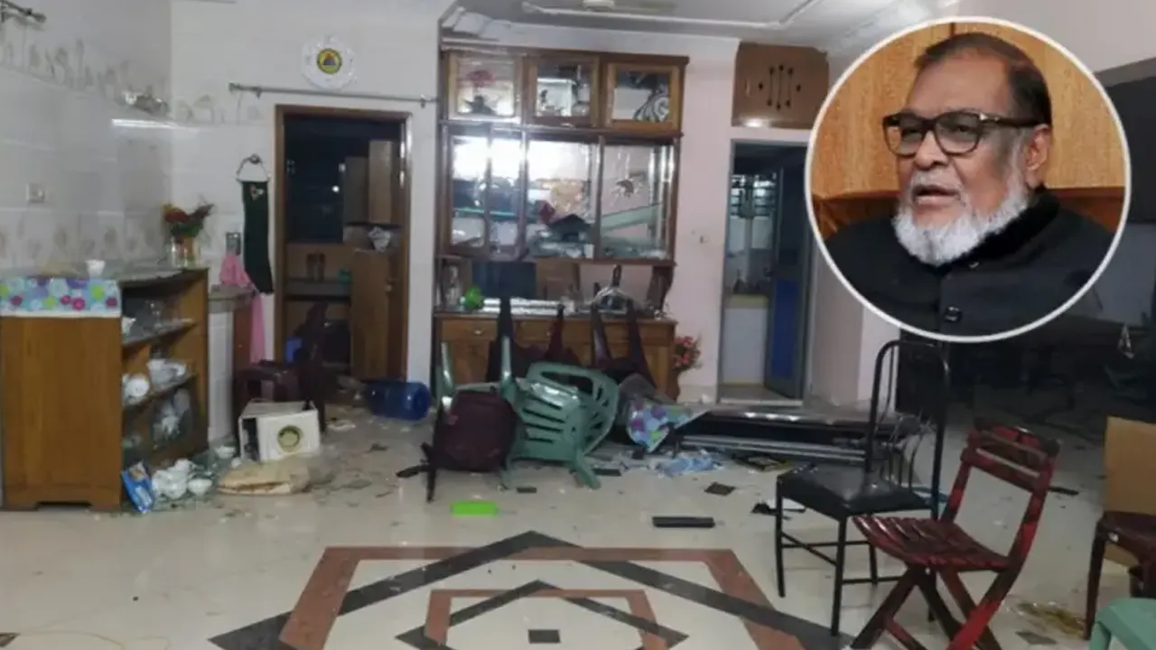 সাবেক মন্ত্রী মোজাম্মেলের বাড়িতে শিক্ষার্থীদের ওপর হামলার ঘটনা ঘটে। পুরোনো ছবি