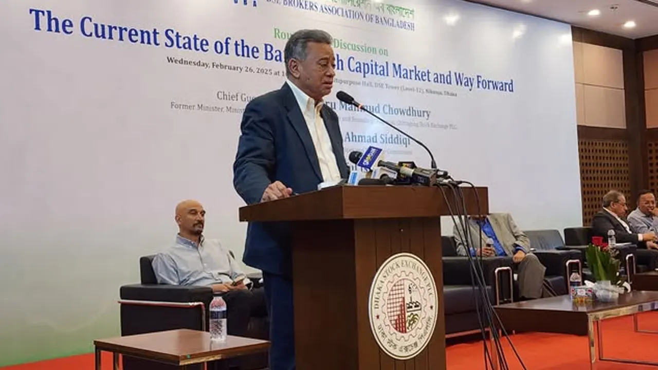 বাংলাদেশের পুঁজিবাজারের বর্তমান পরিস্থিতি এবং ভবিষ্যৎ নিয়ে বক্তব্য রাখেন আমীর খসরু মাহমুদ চৌধুরী। ছবি : কালবেলা