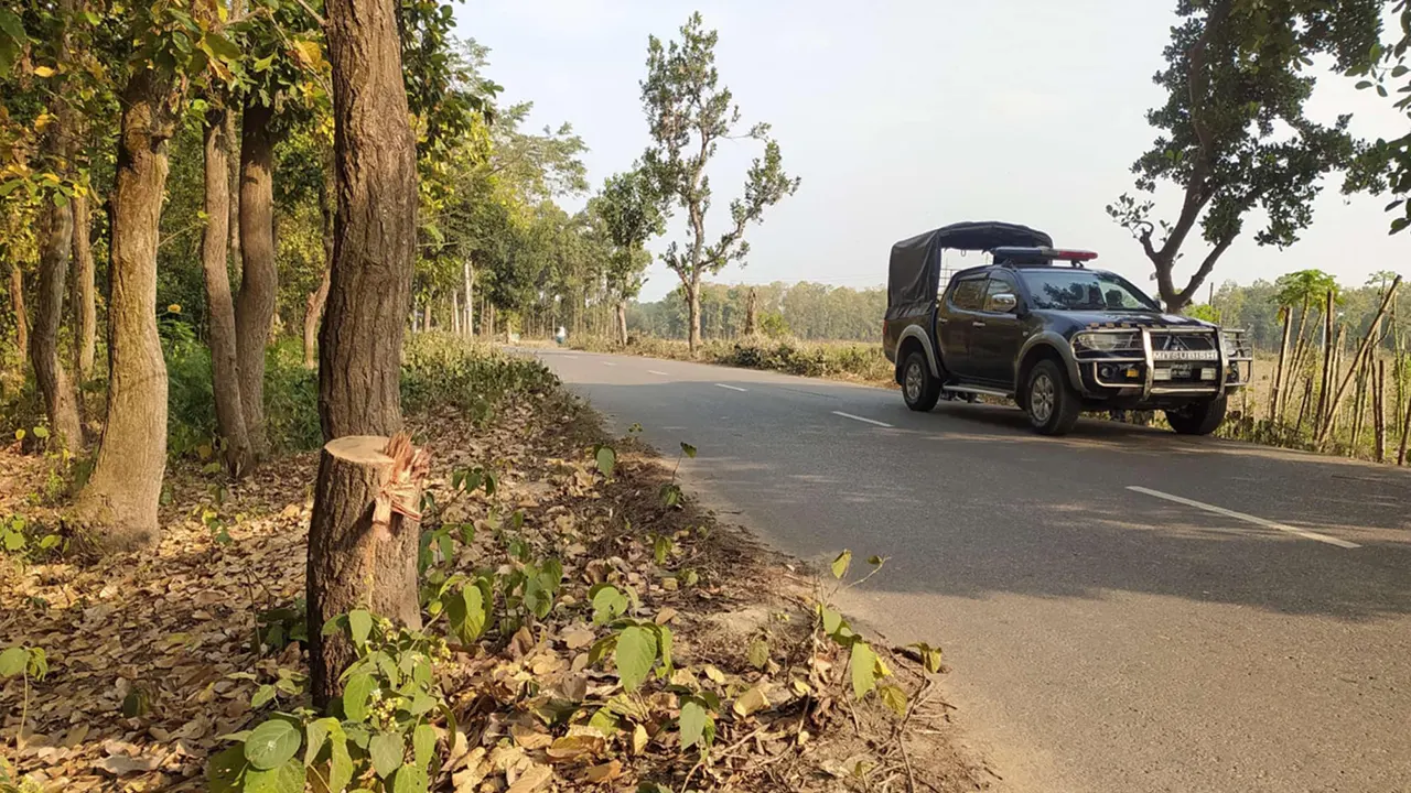 ঘটনাস্থল পরিদর্শন করে ঘাটাইল থানা পুলিশ। ছবি : কালবেলা