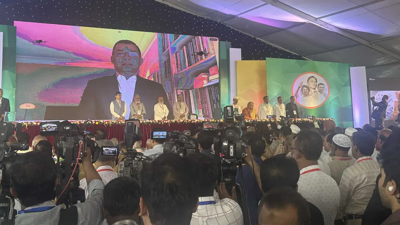 বিএনপির বর্ধিত সভায় ভার্চুয়ালি যুক্ত হয়েছেন দলটির ভারপ্রাপ্ত চেয়ারম্যান তারেক রহমান। ছবি : কালবেলা