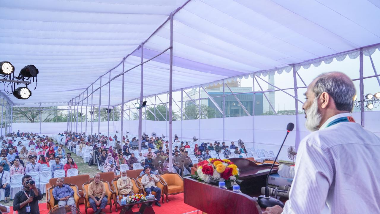 ইউআইইউ খেলার মাঠে নবীনবরণ অনুষ্ঠান। সৌজন্য ছবি