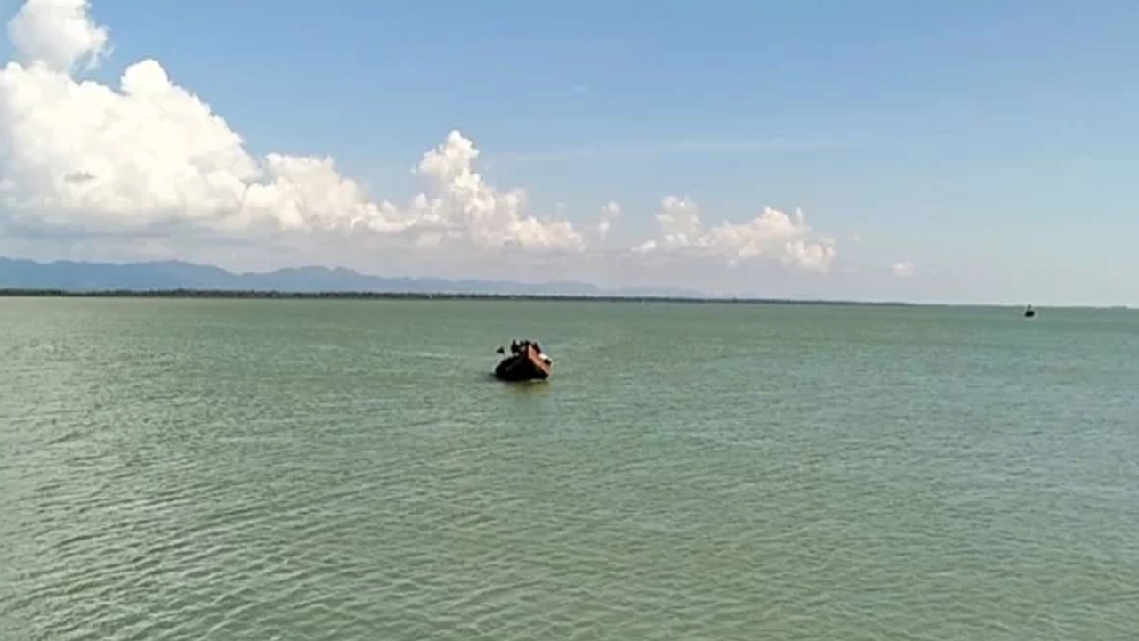 মুক্তি পাওয়া জেলেরা টেকনাফ শাহপরীর দ্বীপ জেটিঘাটে এসে পৌঁছেছে। ছবি : সংগৃহীত