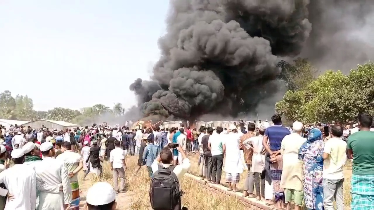 সাভারে ঝুট গোডাউনে আগুন। ছবি : কালবেলা