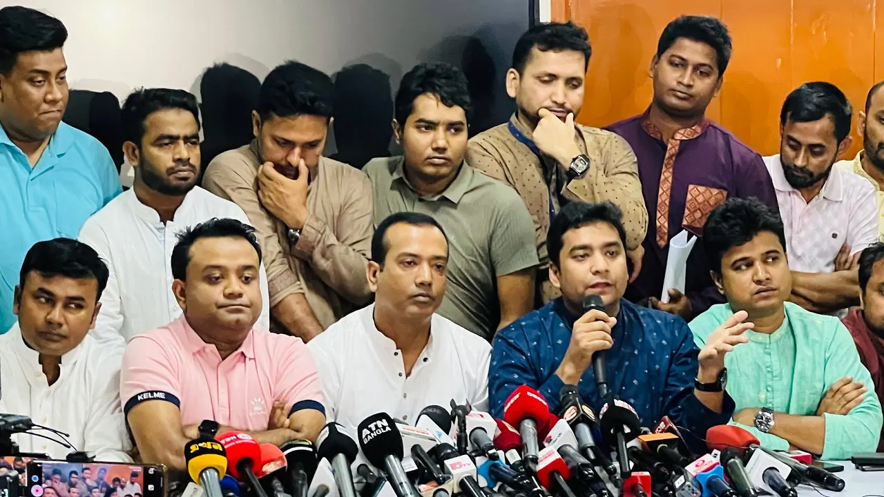 নয়াপল্টনস্থ বিএনপির কেন্দ্রীয় কার্যালয়ের তৃতীয় তলার কনফারেন্স রুমে সংবাদ সম্মেলনে কথা বলেন ছাত্রদলের সাধারণ সম্মাদক নাছির উদ্দীন। ছবি : কালবেলা