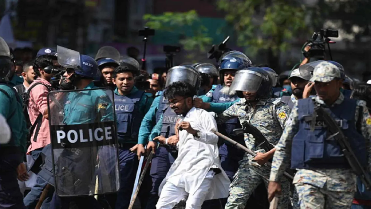 হিজবুত তাহরীরের মিছিল থেকে বেশ কয়েকজনকে আটক করা হয়েছে। ছবি : সংগৃহীত