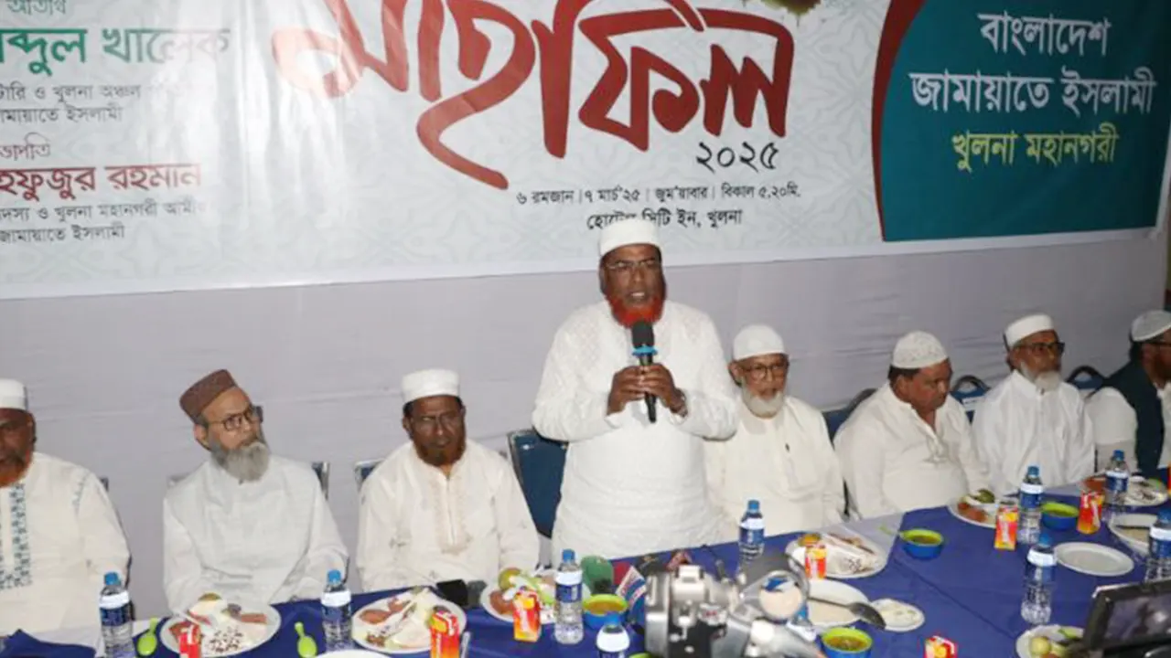 খুলনা মহানগর জামায়াতের ইফতার মাহফিলে বক্তৃতা দেন মিয়া গোলাম পরওয়ার। ছবি : কালবেলা
