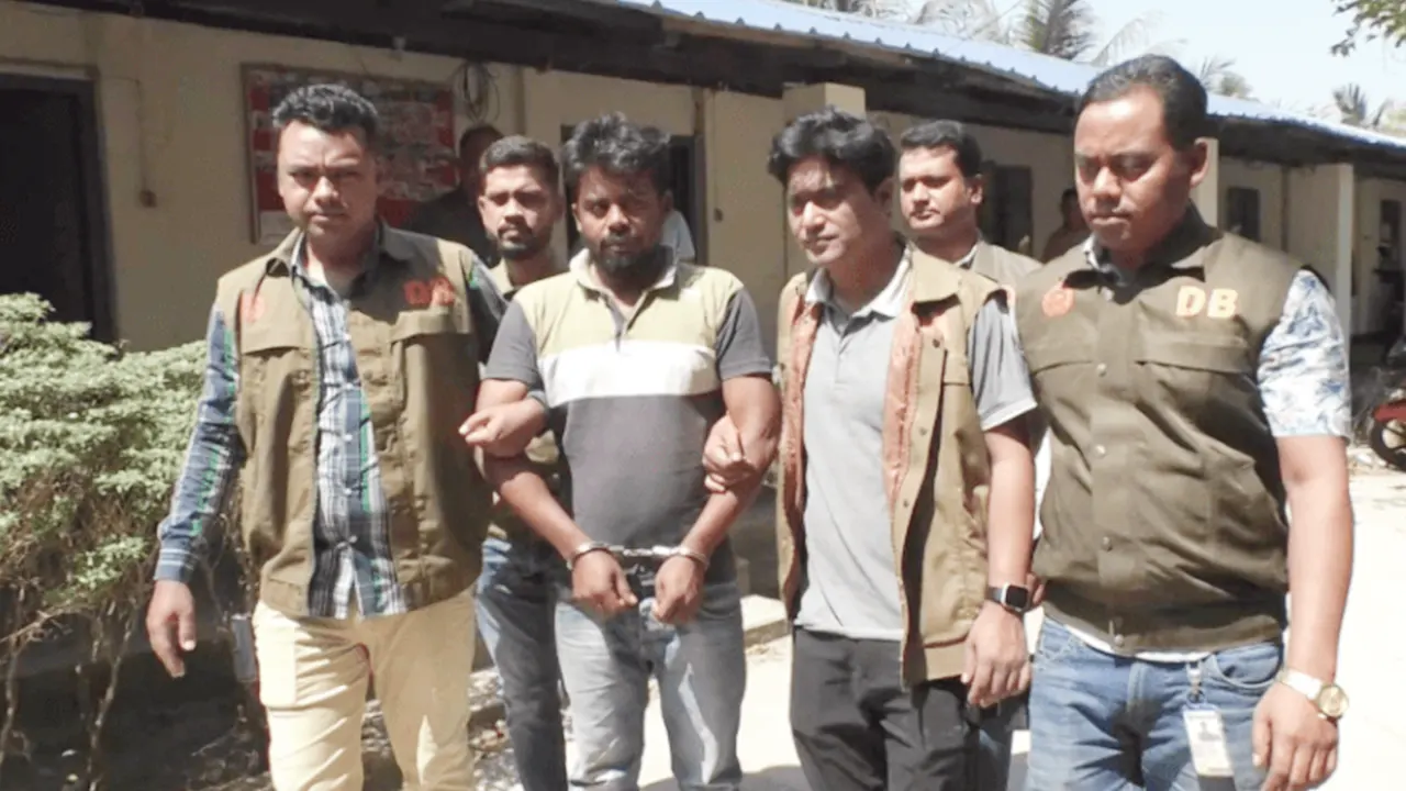 সাদ্দামকে আটক করে ডিবি পুলিশ। ছবি : কালবেলা