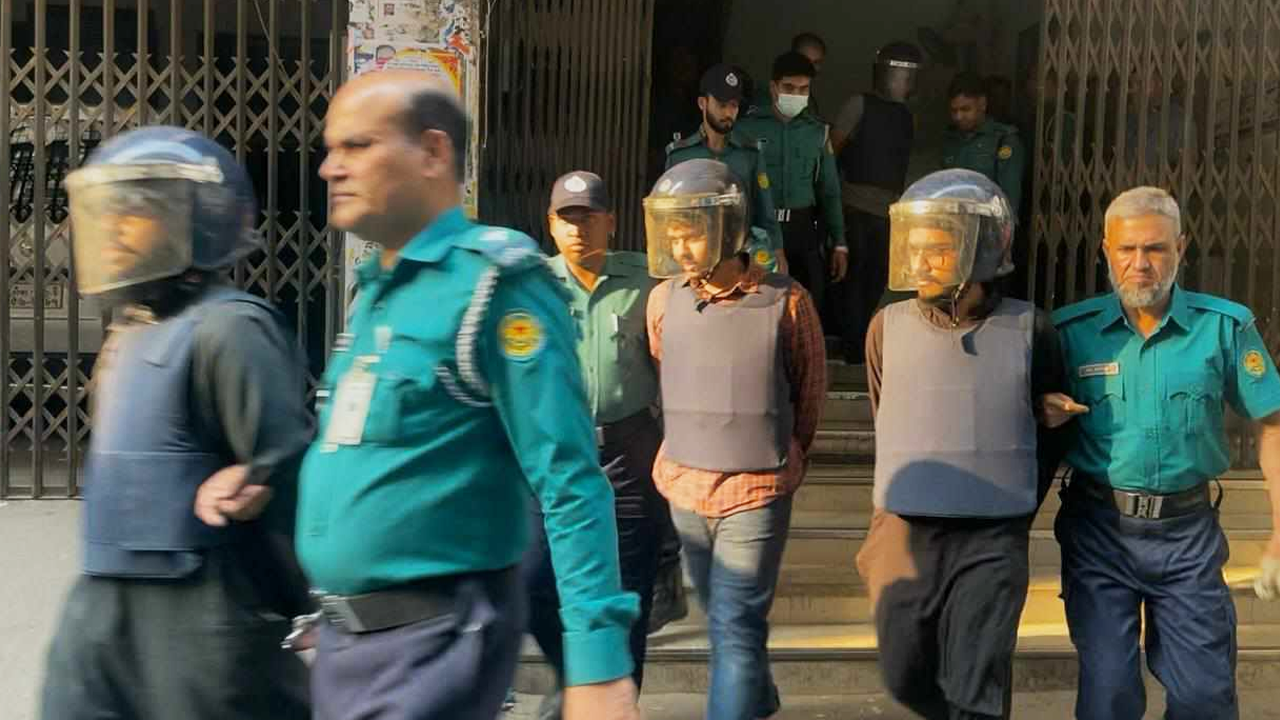 আদালতে হিযবুত তাহরীরের সদস্যরা। ছবি : কালবেলা