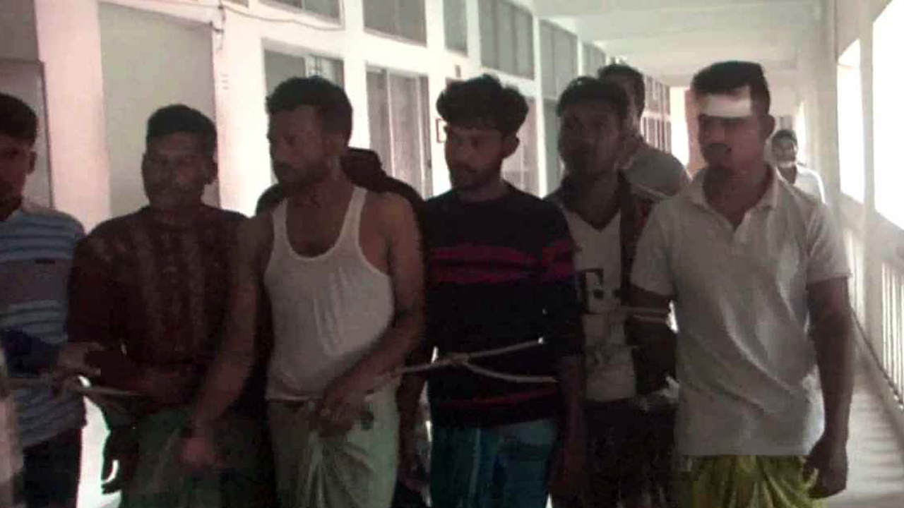 আদালতে নৌপুলিশের অভিযানে আটক জেলেরা। ছবি : কালবেলা