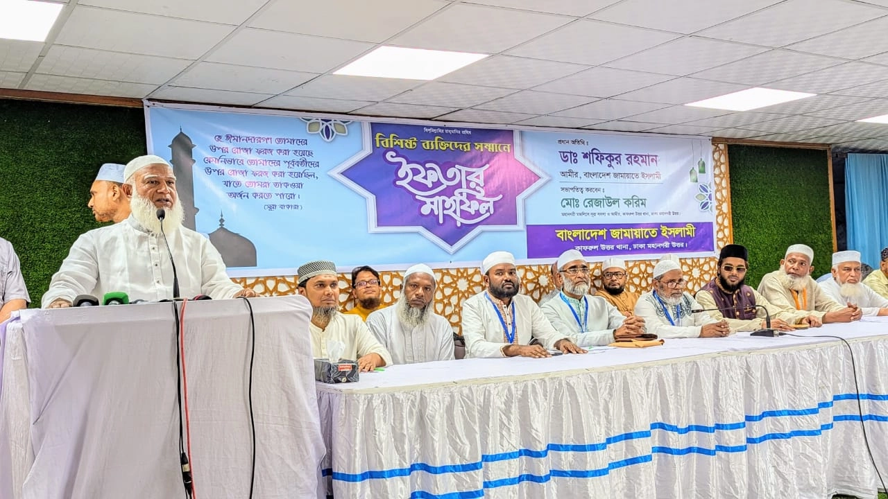 রাজধানীতে এক ইফতার মাহফিলে বক্তব্য দেন ডা. শফিকুর রহমান। ছবি : কালবেলা