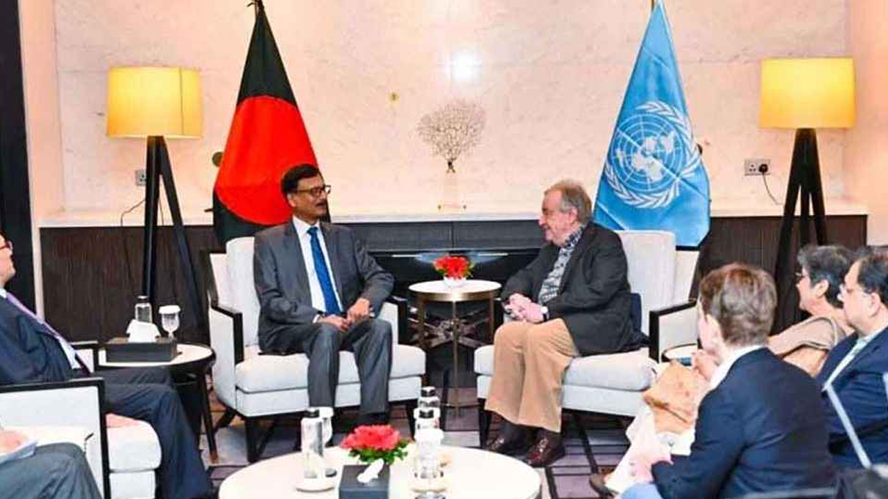 পররাষ্ট্র উপদেষ্টা তৌহিদ হোসেনের সঙ্গে জাতিসংঘের মহাসচিব আন্তোনিও গুতেরেস। ছবি : সংগৃহীত