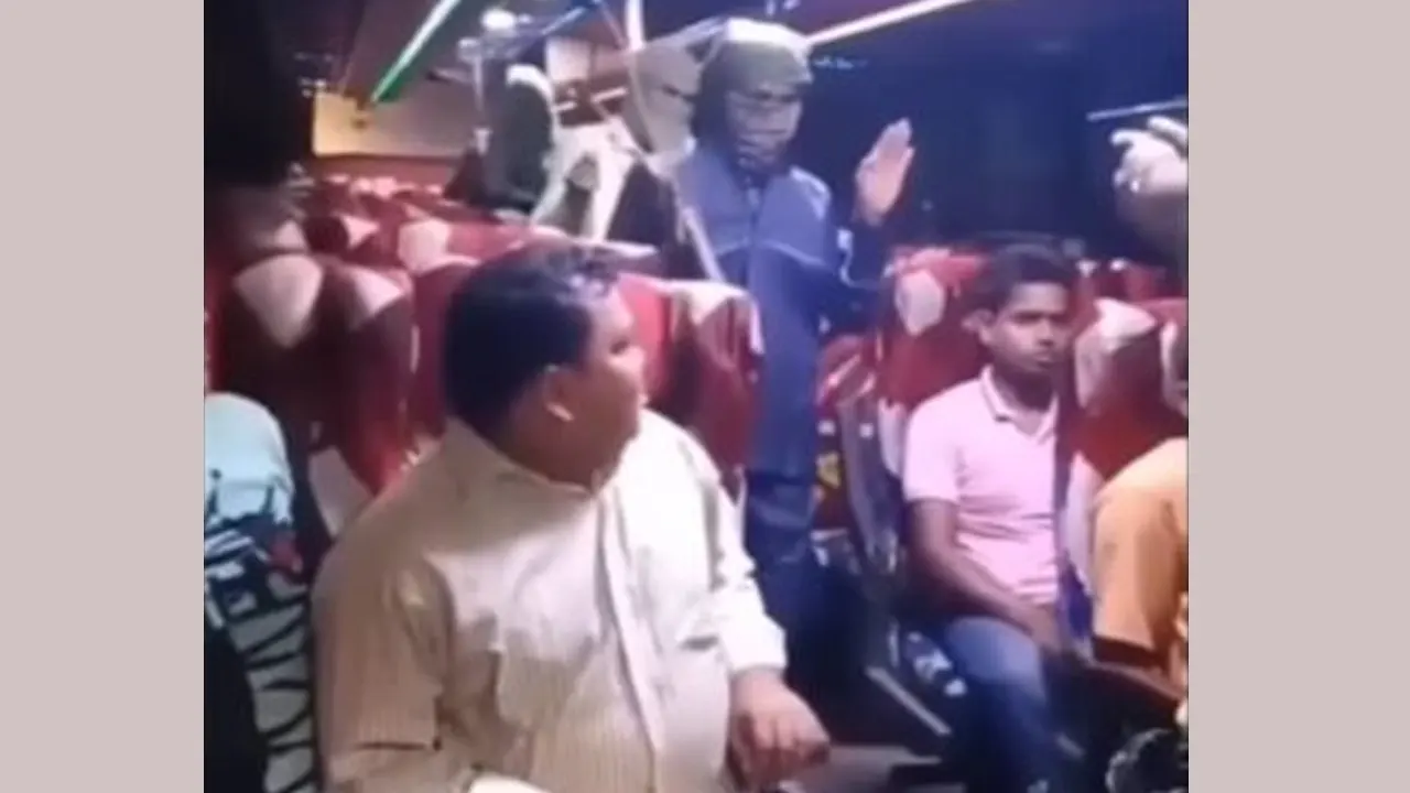 হাইওয়ে পুলিশ কর্তৃক ‘বাসে ডাকাতি’র ভিডিও কি সত্য?