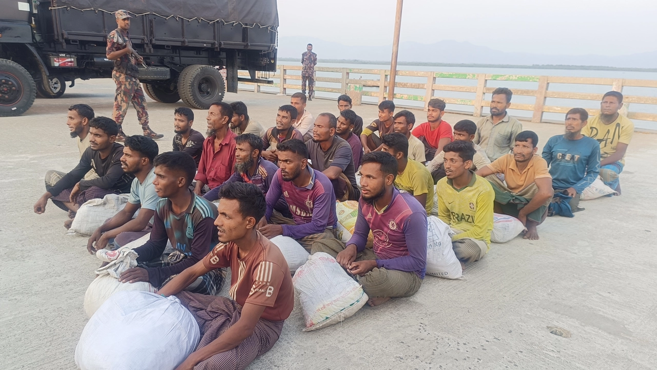 ২৬ বাংলাদেশিকে ফেরত আনল বিজিবি