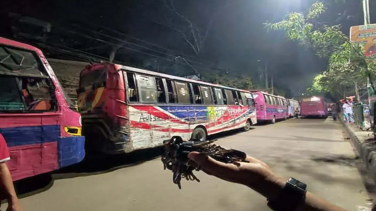জবি ছাত্রীকে হেনস্থা, ভিক্টর ক্লাসিকের দশ বাস আটক