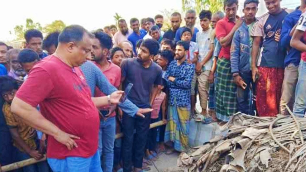 আবর্জনার স্তূপ থেকে অজ্ঞাত যুবকের মরদেহ উদ্ধার। ছবি : কালবেলা