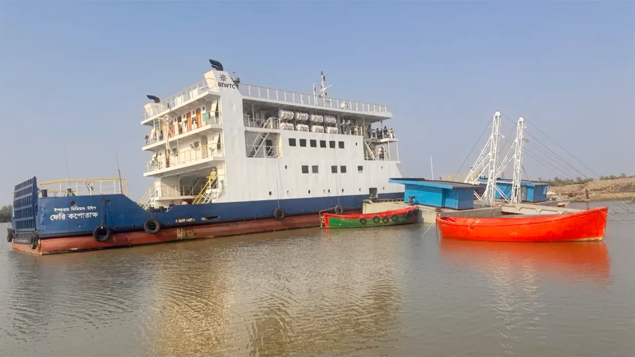 পরীক্ষামূলকভাবে চালানো হয়েছে ফেরি। ছবি : কালবেলা