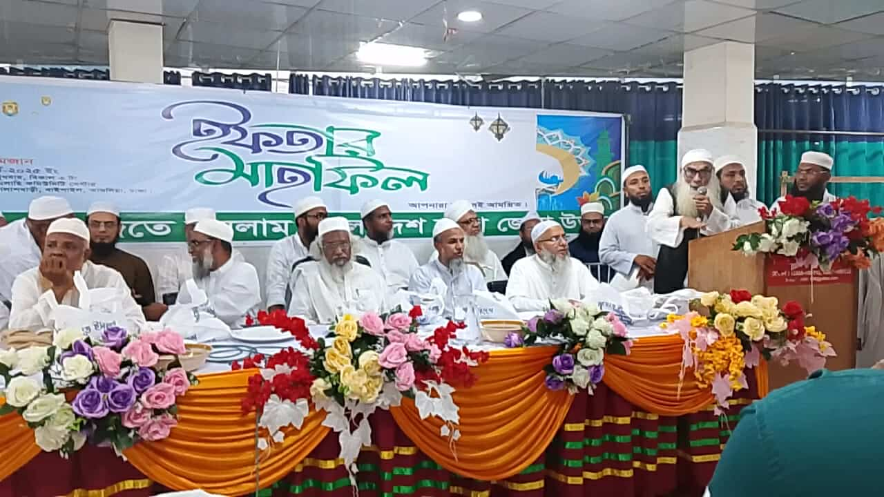 হেফাজতে ইসলাম বাংলাদেশ ঢাকা জেলা উত্তরের ইফতার মাহফিল। ছবি : কালবেলা
