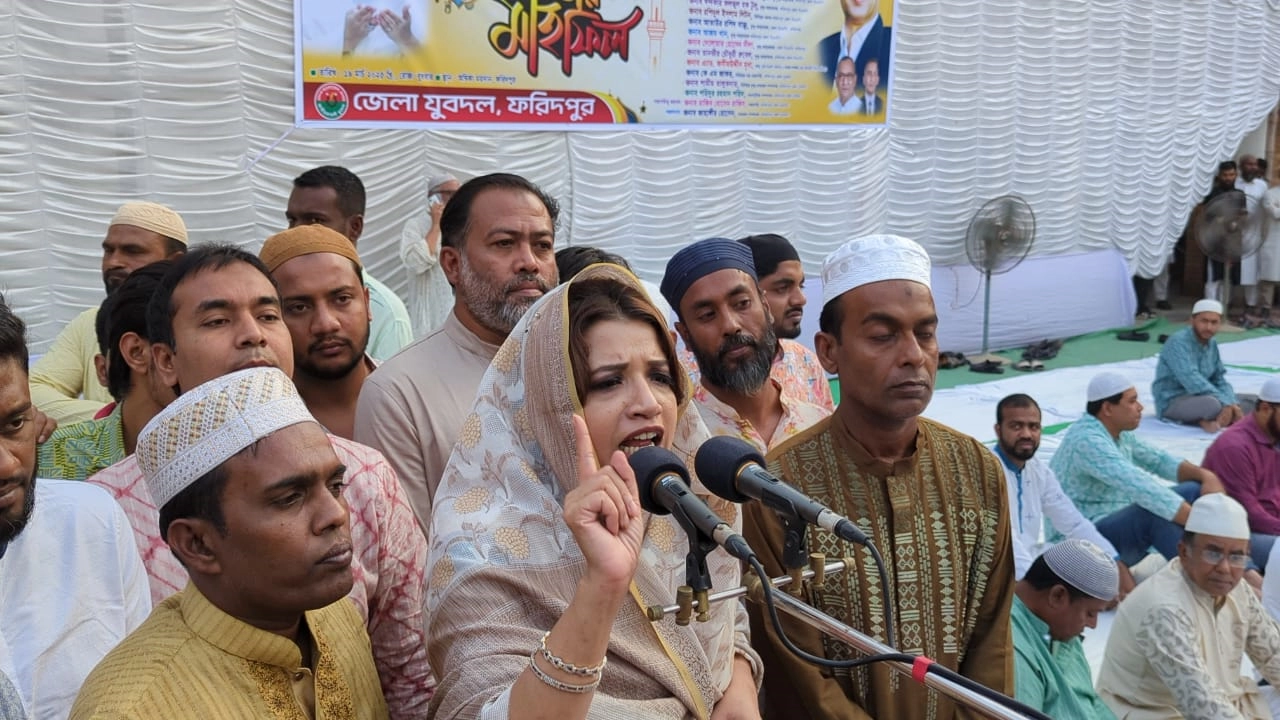 ইফতার পার্টিতে বক্তব্য রাখেন বিএনপির সাংগঠনিক সম্পাদক শামা ওবায়েদ। ছবি : কালবেলা