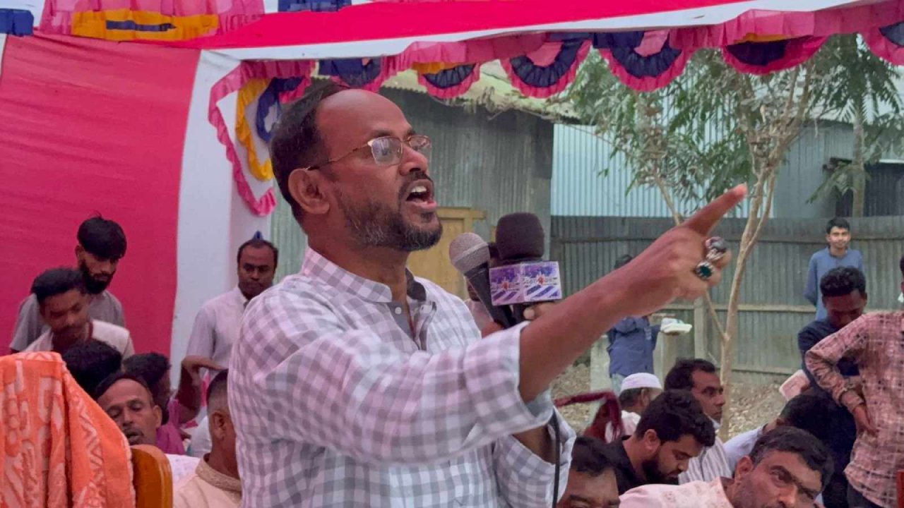 টাঙ্গাইলে বিএনপি আয়োজিত দোয়া ও ইফতার মাহফিলে টুকু। ছবি : সৌজন্য