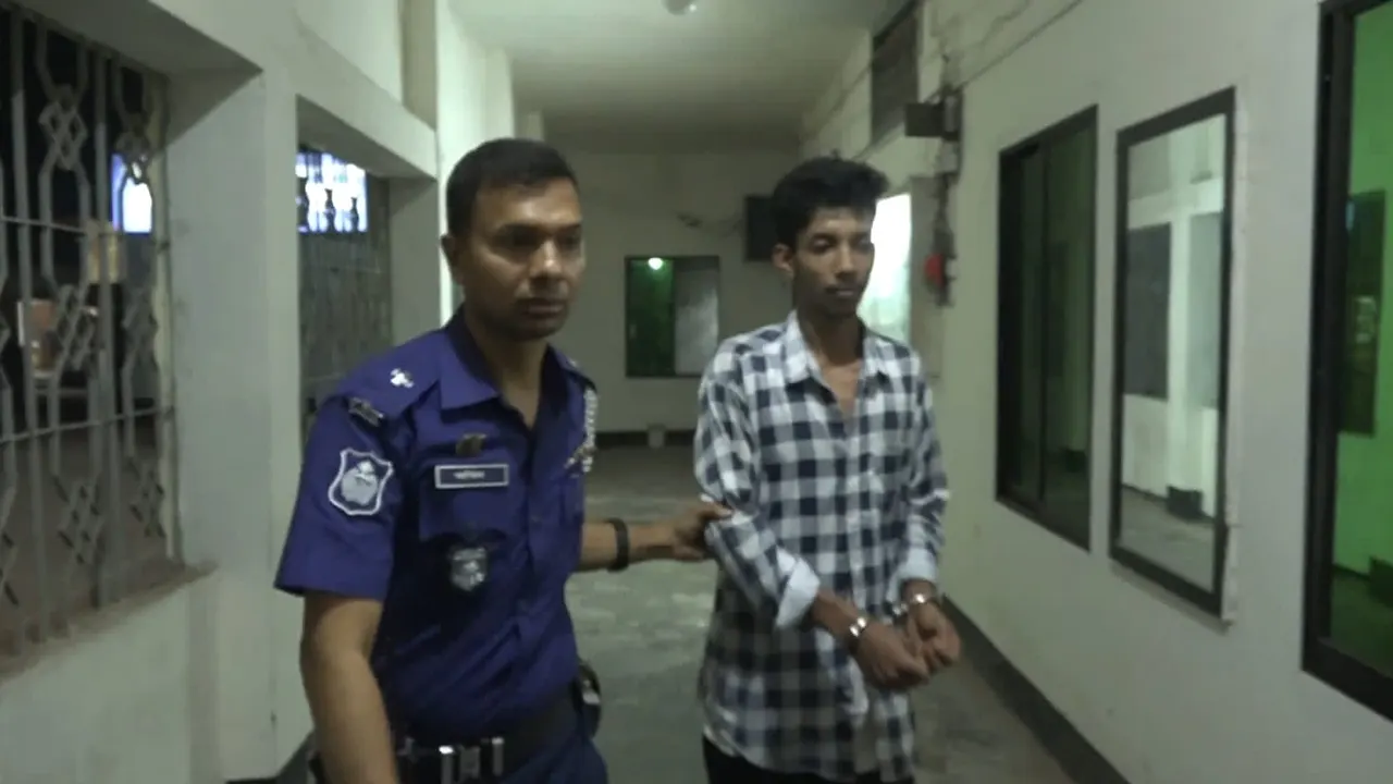লক্ষ্মীপুরে প্রবাসীর স্ত্রীকে ধর্ষণের চেষ্টার অভিযোগে গ্রেপ্তার নাহিদুল ইসলাম ভূঁইয়া হৃদয়। ছবি : কালবেলা