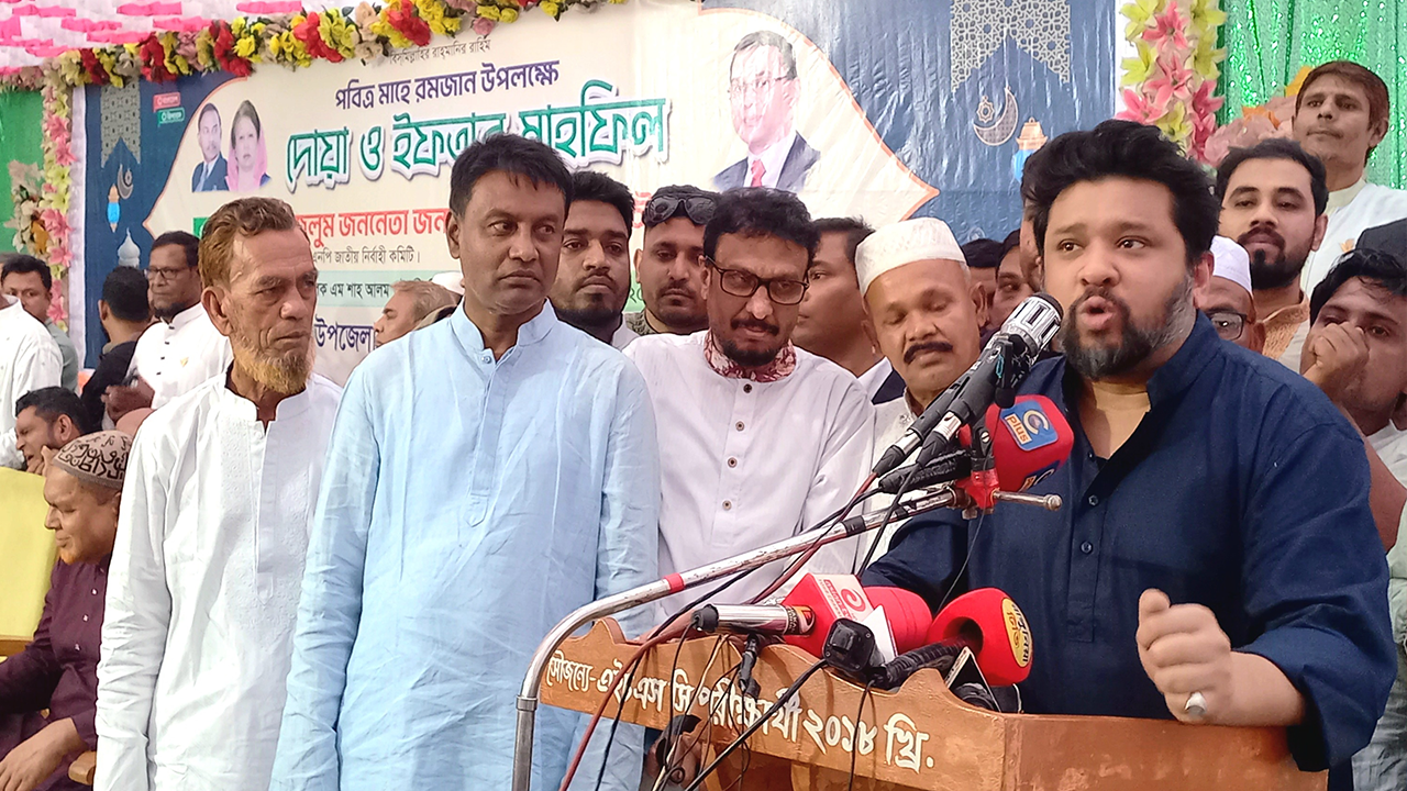 চট্টগ্রামে দোয়া ও ইফতার মাহফিলে বক্তব্য দেন হুম্মাম কাদের। ছবি : কালবেলা