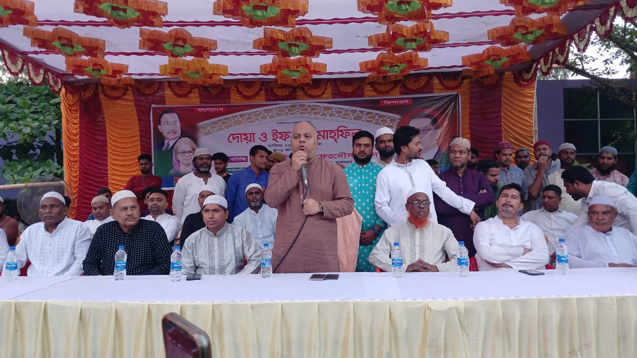 ধামরাইয়ের কুল্লা ইউনিয়ন বিএনপি ও অঙ্গ সংগঠন আয়োজিত ইফতার মাহফিলে বক্তব্য দেন ইয়াছিন ফেরদৌস মুরাদ। ছবি : কালবেলা