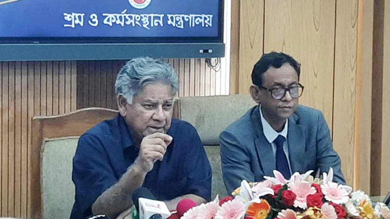 শ্রম উপদেষ্টা এম সাখাওয়াত হোসেন। ছবি : সংগৃহীত